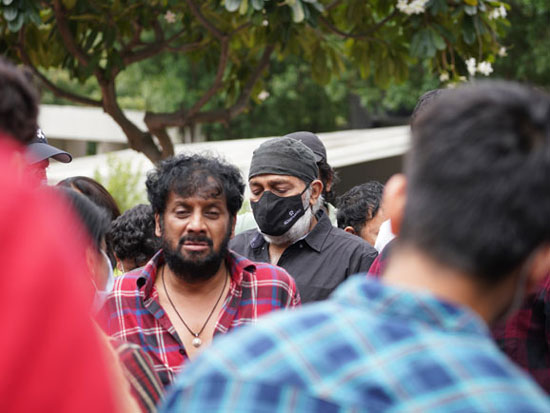 Tollywood celebs At Utteja wife Last Rites In Hyderabad